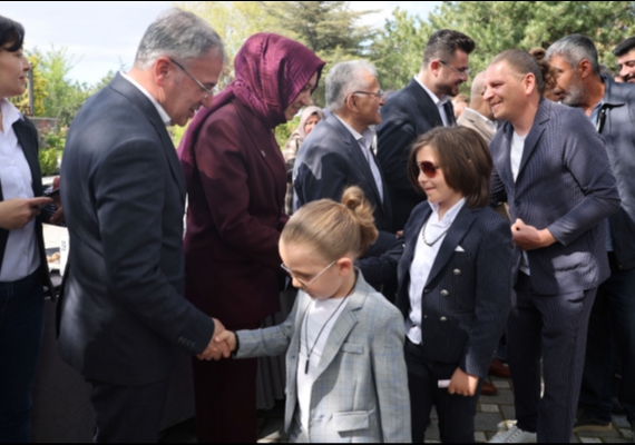 BA�KAN �ZDO�AN: �HACILAR�DA BAYRAMLAR B�RL���N VE KARDE�L���N EN G�ZEL TABLOSUDUR�