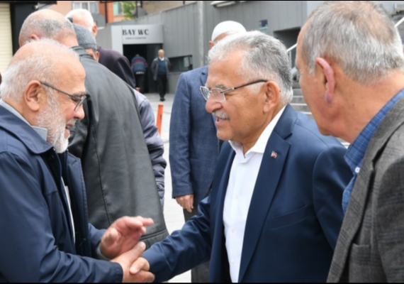 BA�KAN B�Y�KKILI�, BABA OCA�I DEVELݒDE HEM�EHR�LER� �LE BAYRAMLA�TI