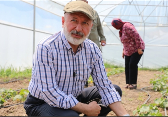 BA�KAN �OLAKBAYRAKDAR, ��EHR�N MERKEZ�NDE TARIM YAPIYORUZ, T�RK�YE�YE �RNEK OLUYORUZ�