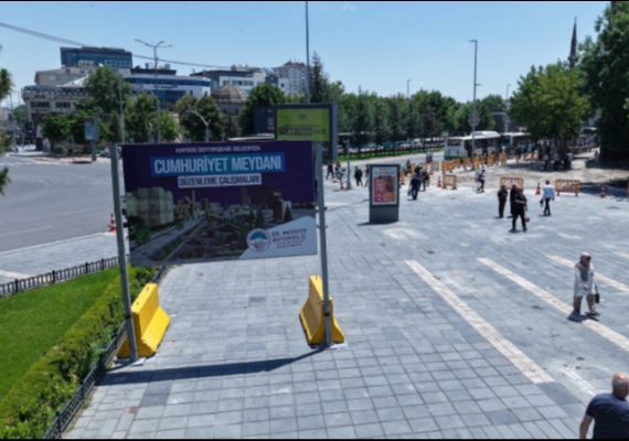 BA�KAN B�Y�KKILIǒTAN CUMHUR�YET MEYDANI�NDA TAR�H� DOKUNU�:  YEN�LEME �ALI�MALARI GECE G�ND�Z S�R�YOR