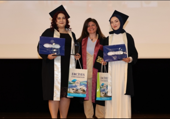 ER� Mimarl�k Fak�ltesi�nde Mezuniyet Sevinci