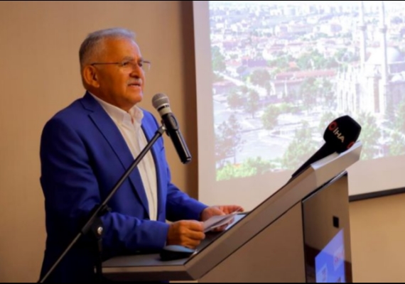 BA�KAN B�Y�KKILI�, EKONOM�YE Y�N VERENLER Z�RVES�'NDE �� D�NYASIYLA BULU�TU