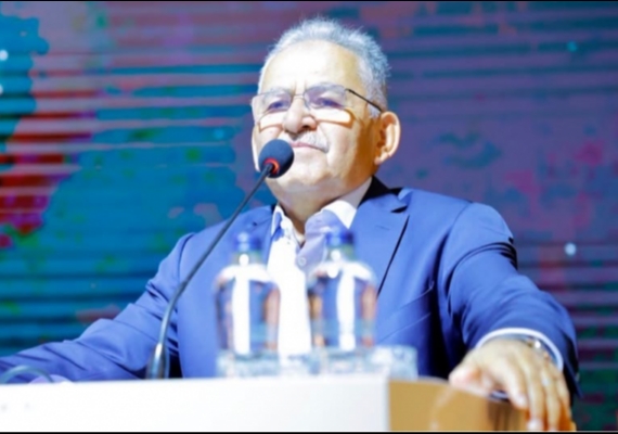 BA�KAN B�Y�KKILIǒA, ERC�YES MEDYA �D�LLER� PROGRAMINDA TE�EKK�R PLAKET�