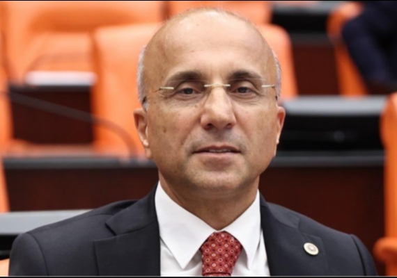 Yeni Parti�li Gen�ten Atat�rk posterindeki 6 okun kesilmesine tepki