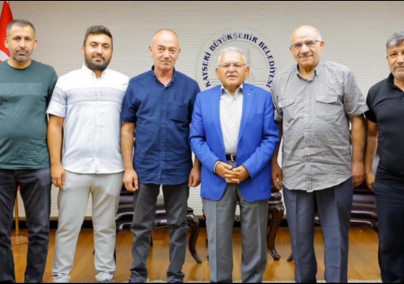 BA�KAN B�Y�KKILI�, �EHR�N FARKLI KES�MLER�NDEN KONUKLARINI MAKAMINDA A�IRLADI