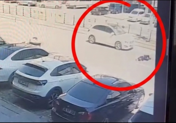 Otomobilin bisikletliye �arpt��� kaza kamerada