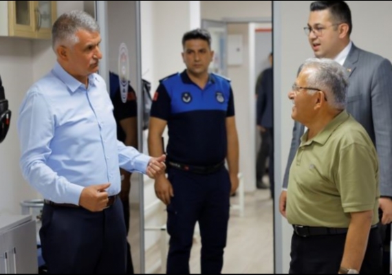 BA�KAN B�Y�KKILI�, KAYMEK G�ZNURU�NDA KURS�YERLERLE BULU�TU
