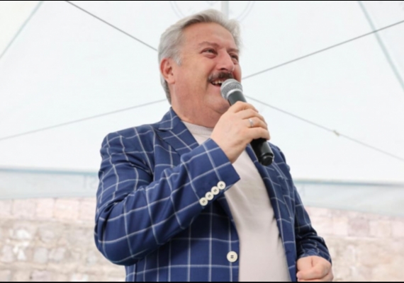 BA�KAN PALANCIO�LU A�IRNAS P�LAV �ENL��ݒNDE VATANDA�LARLA VE MUHTARLARLA B�R ARAYA GELD�