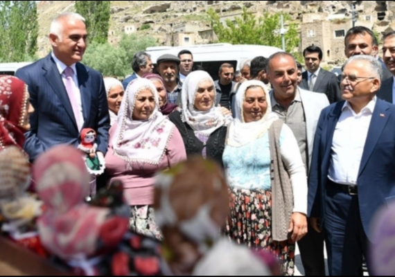 BA�KAN B�Y�KKILIǒTAN T�RK�YE K�LT�R YOLU FEST�VALݒNE DAVET