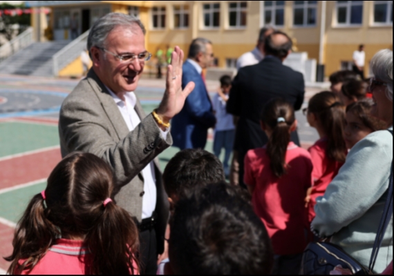 BA�KAN �ZDO�AN, ��RENC�LER�N YEN� D�NEM HEYECANINA ORTAK OLDU