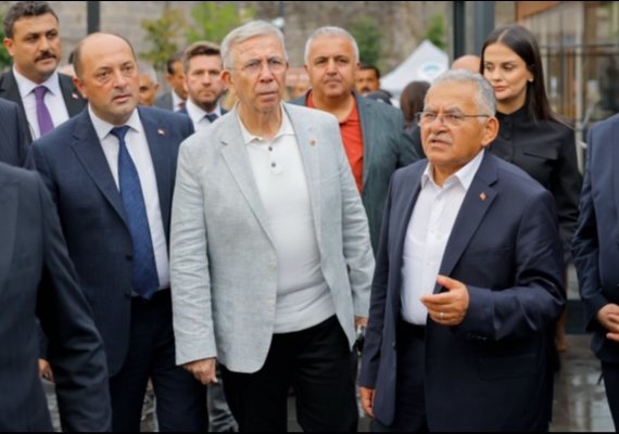 BA�KAN B�Y�KKILI�, KAYSERݒN�N TAR�H� VE K�LT�REL M�RASINI TAR�H� KENTLER B�RL��� HEYET�NE TANITTI