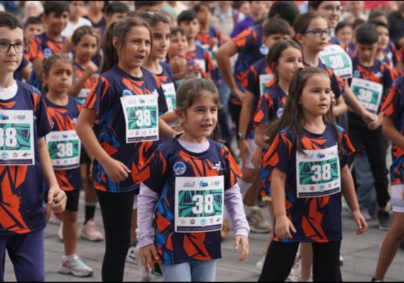 6. ULUSLARARASI KAYSER� YARI MARATONU CO�KUSUNA SAATLER KALDI: �OCUK MARATONU GER�EKLE�T�