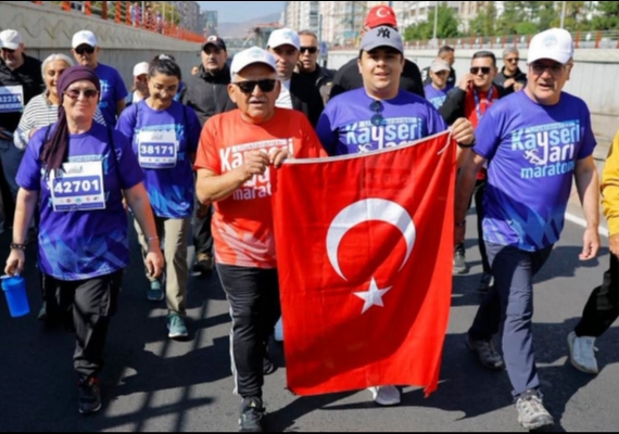 KAYSERݒDE 6. ULUSLARARASI YARI MARATONU CO�KUSU 