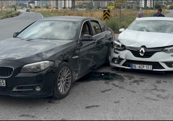 Kayseri�de iki otomobil �arp��t�: 2 yaral�