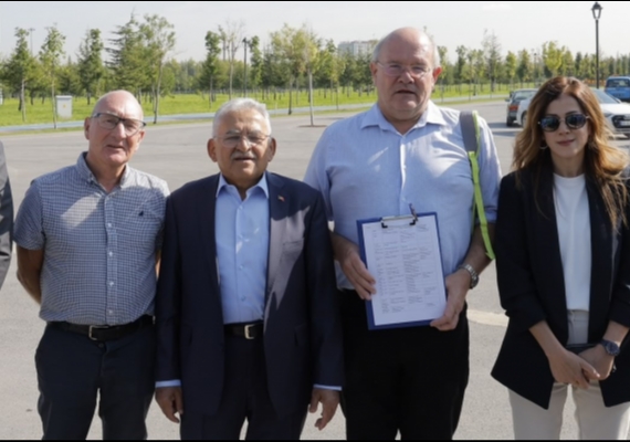 RECEP TAYY�P ERDO�AN M�LLET BAH�ESݒNE YE��L BAYRAK �D�L�