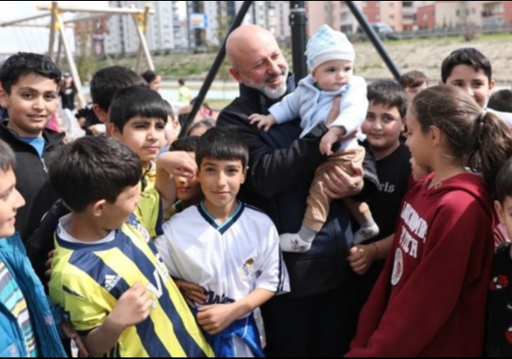 �EVLATLARIMIZ ���N B�T�N PARKLARDA TOPRAK ALANLAR YAPIYORUZ� 