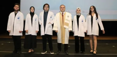 ERÜ’de Tıp Öğrenimine Başlayan Öğrenciler Törenle Önlük Giydi