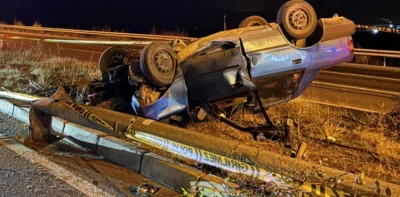 KAYSERİ’DE OTOMOBİL REFÜJE DEVRİLDİ: 2 YARALI